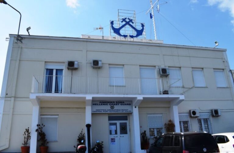 Ευθύνες στην ανάδοχο εταιρεία των έργων εκβάθυνσης αποδίδει το Λιμεναρχείο για τη ρύπανση στο λιμάνι του Βόλου
