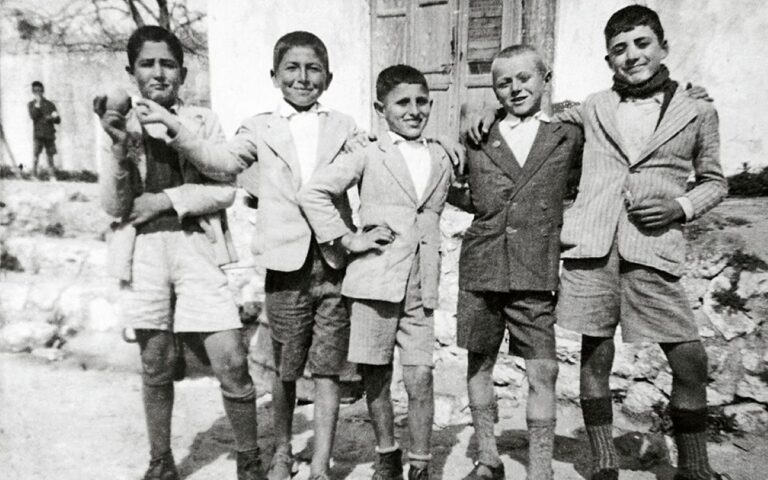 Μαθητές του 9ου Γυμνασίου Βόλου σε ρόλο συγγραφέα – Έγραψαν και εξέδωσαν το πρώτο τους βιβλίο