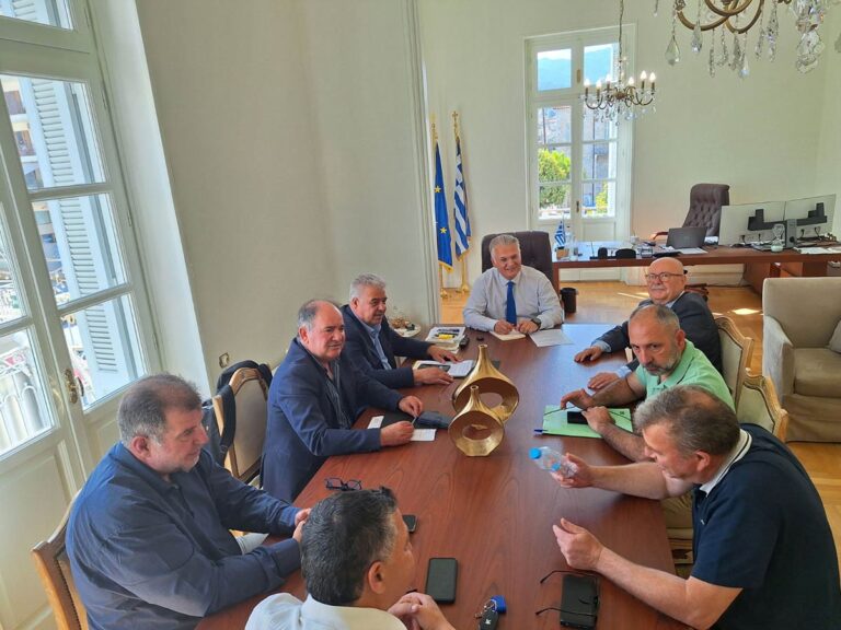 Συνάντηση του περιφερειάρχη Δημ. Πτωχού με εκπροσώπους των Ομοσπονδιών Εμπόρων, Επαγγελματιών και Βιοτεχνών της Πελοποννήσου