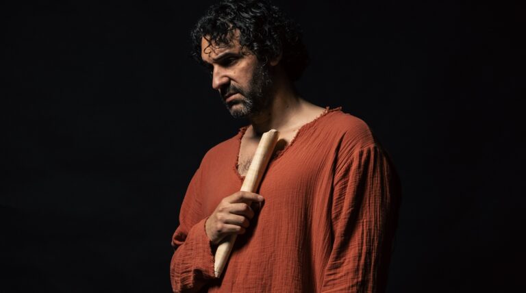 «Βιτρούβιος» — Η νέα θεατρική πρόταση του Στέφανου Κακαβούλη από 10 Μαΐου στο Θέατρο της ΑΣΚΤ