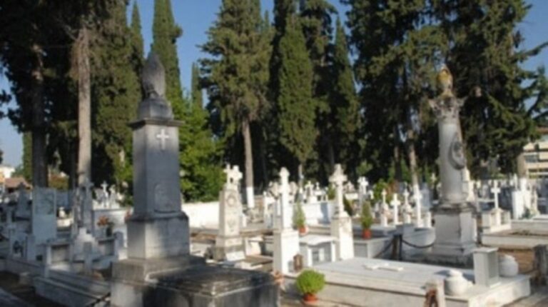 Εορδαία: Koρεσμός στα κοιμητήρια του Αγίου Χριστοφόρου – Διαμαρτύρονται οι κάτοικοι