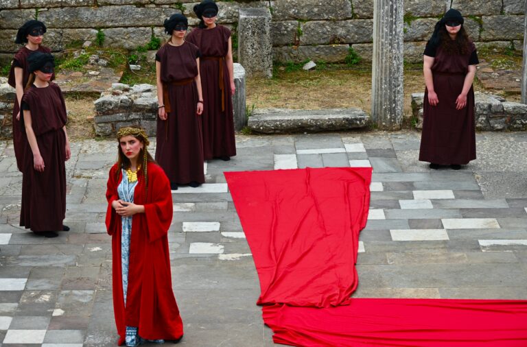 «Αγαμέμνων» και «Χοηφόροι» του Αισχύλου από το Θεατρικό Όμιλο του Λυκείου Μεσσήνης