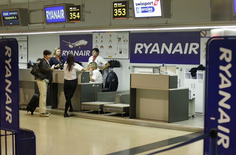 Η Ryanair ζητά από ορισμένες αεροσυνοδούς στην Ισπανία να επιστρέψουν την αύξηση του 2024