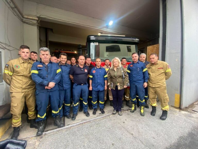 Δωρεά επιχειρησιακού εξοπλισμού στην Πυροσβεστική από την αντιπεριφερειάρχη Μαγνησίας & Σποράδων