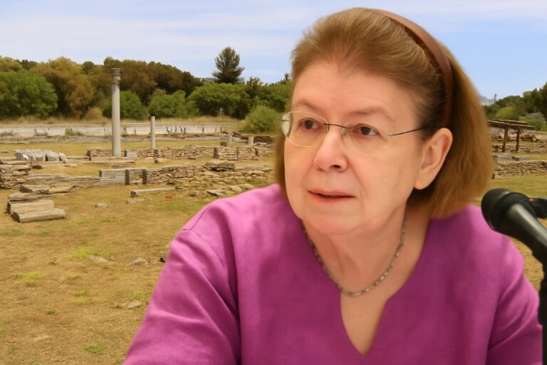 Η Υπουργός Πολιτισμού Λίνα Μενδώνη εγκαινιάζει έκθεση για τα 100 χρόνια ανασκαφών στις Φθιώτιδες Θήβες