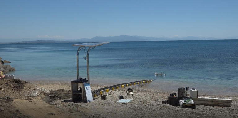 Τοποθετήθηκε στο Κατάκολο μηχανισμός πρόσβασης ΑμεΑ στη θάλασσα