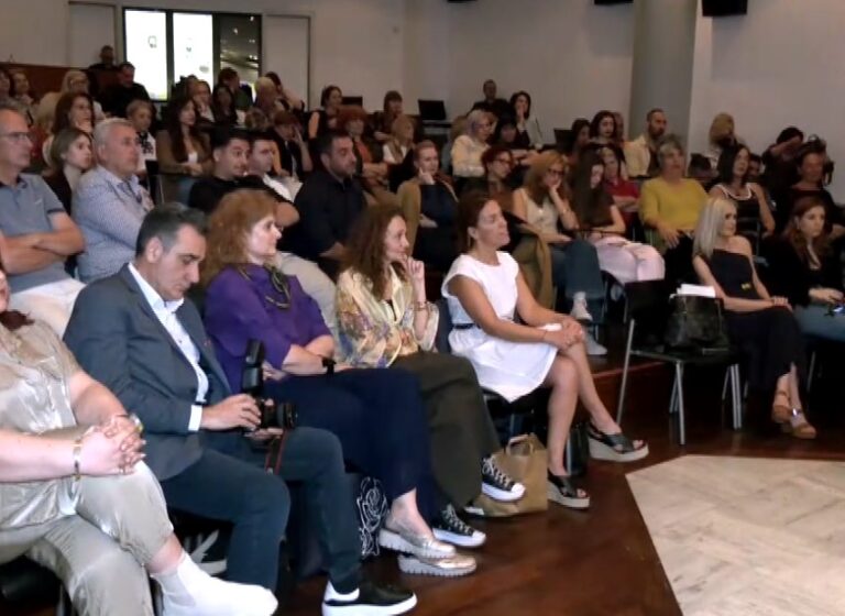 «SHE Talks About»: «Μια Σκηνή, Τέσσερις Φωνές, Πολλές Ιστορίες»- Εκδήλωση στο MOMus για την ενδυνάμωση και τα δικαιώματα των γυναικών