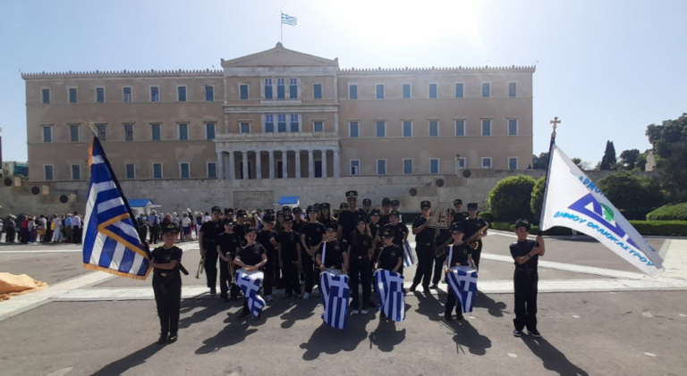 Οι μικροί μουσικοί της Φιλαρμονικής Ορχήστρας του Δήμου Ωραιοκάστρου εντυπωσίασαν στην Πλατεία Συντάγματος
