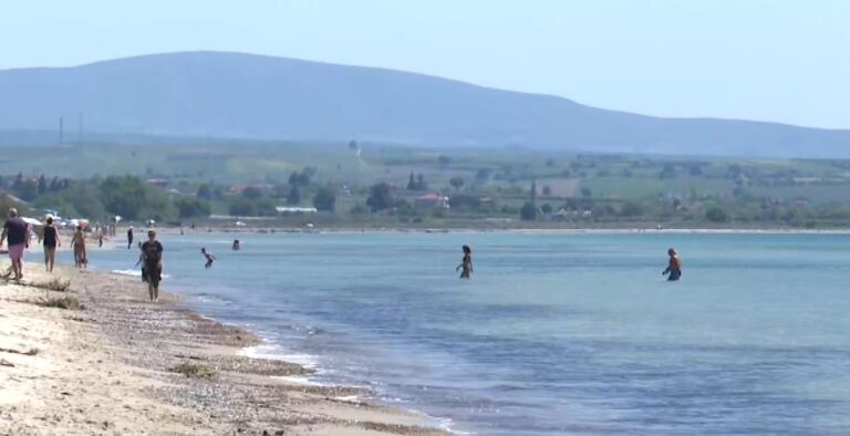 Πρωτομαγιά με βουτιές- «Βούλιαξαν» οι παραλίες σε Θεσσαλονίκη και Χαλκιδική