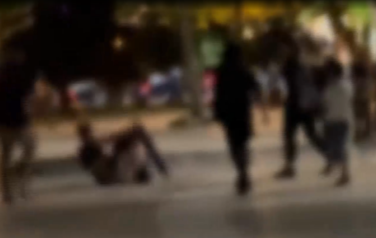 Θεσσαλονίκη: Άγριο ξύλο μεταξύ ανήλικων κοριτσιών στο κέντρο της πόλης (βίντεο)