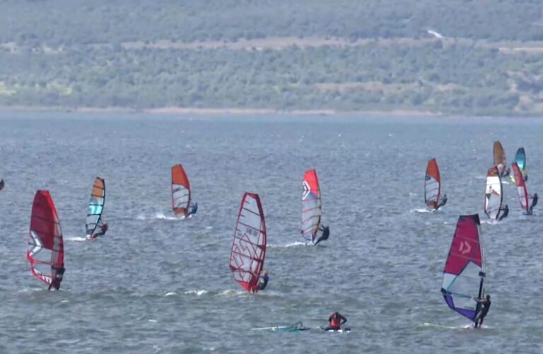 Θεσσαλονίκη: Γιορτή του ανέμου στη λίμνη Βόλβη-  Το ετήσιο ραντεβού των φίλων του νερού και του αέρα