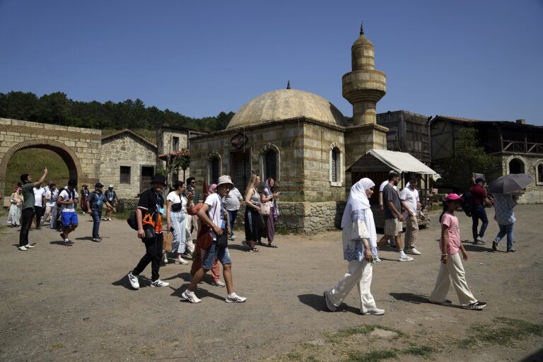 Το ταξιδιωτικό μποϊκοτάζ της Ινδίας συγκλονίζει την τουριστική βιομηχανία της Τουρκίας