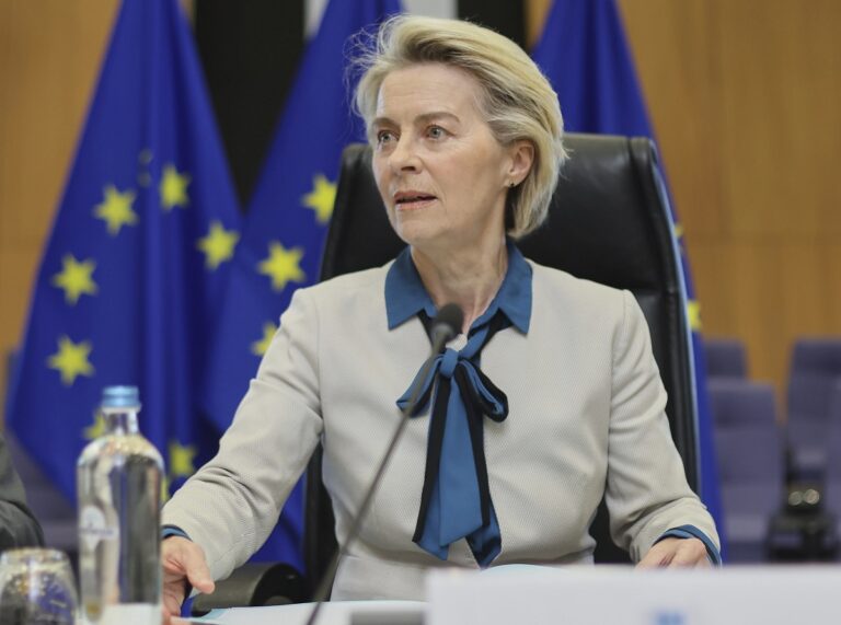 «Πρόκληση» για την φον ντερ Λάιεν: Σήμερα το δικαστήριο της Ε.Ε αποφασίζει για τα μυστικά SMS με τον Μπουρλά για τα εμβόλια της Pfizer