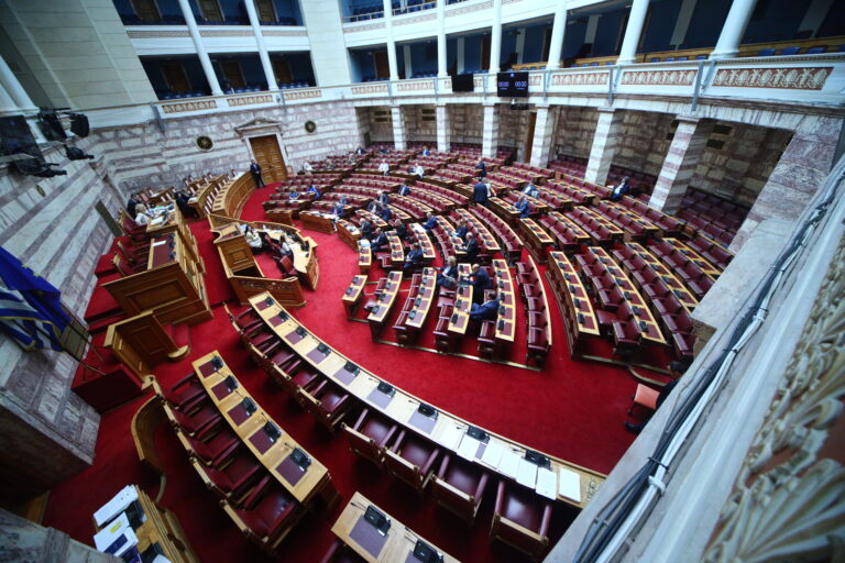 Προανακριτική για Τέμπη: Η ΝΔ ζητά να διερευνηθεί το πλημμέλημα παράβασης καθήκοντος για τον Καραμανλή