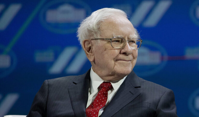 Γουόρεν Μπάφετ: Aποχωρεί από την Berkshire Hathaway ύστερα από 60 χρόνια – Ποιος είναι ο διάδοχός του