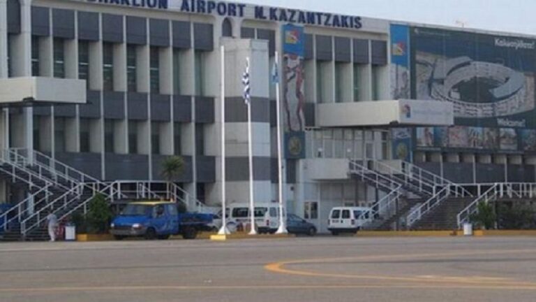 Ηράκλειο: Βρετανός τουρίστας υπό την επήρεια αλκοόλ επιτέθηκε εν πτήσει στην σύντροφό του