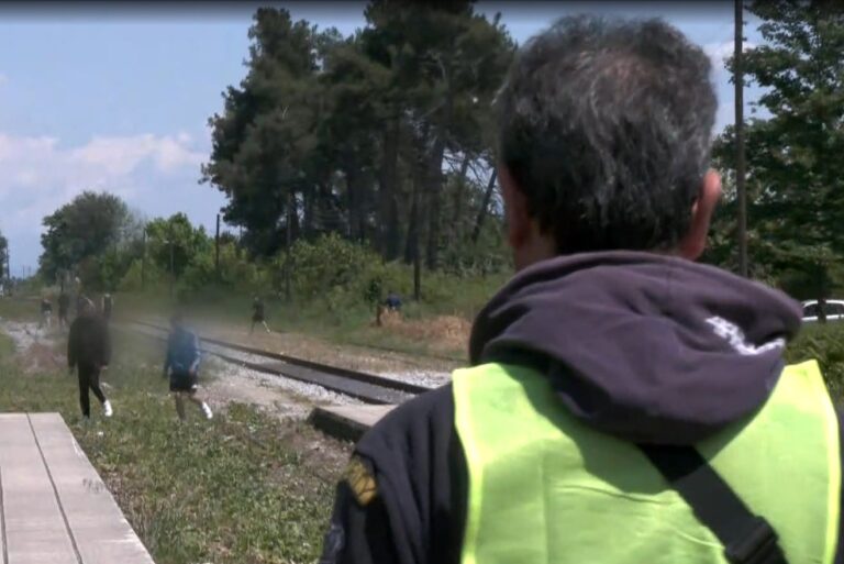 Φύλαξη στον σιδηροδρομικό σταθμό Αλεξάνδρειας Ημαθίας κατά την προσέλευση και αποχώρηση μαθητών του ΕΠΑΛ