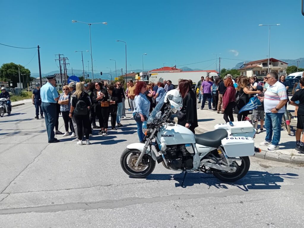 Τρίκαλα: Διαμαρτυρία για την ασφάλεια του κεντρικού δρόμου στην περιοχή Αμπελάκια