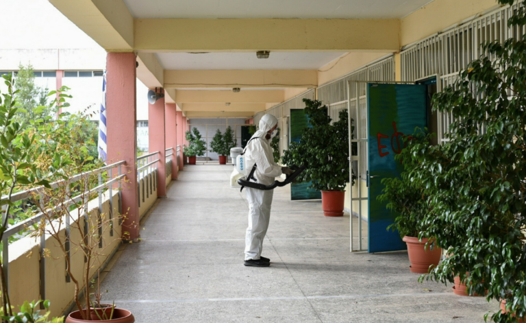 Προληπτικά μέτρα για περιστατικά στρεπτόκοκκου – Καθησυχαστικοί οι επιστήμονες: «Κοινό μικρόβιο, συνήθως προκαλεί απλή αμυγδαλίτιδα»