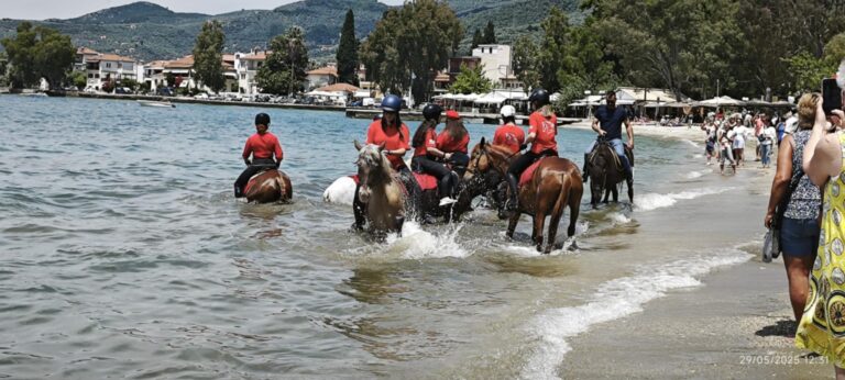 Αναβίωσε με λαμπρότητα το έθιμο του Αγιασμού των Αλόγων στα Καλά Νερά (videos & photos)