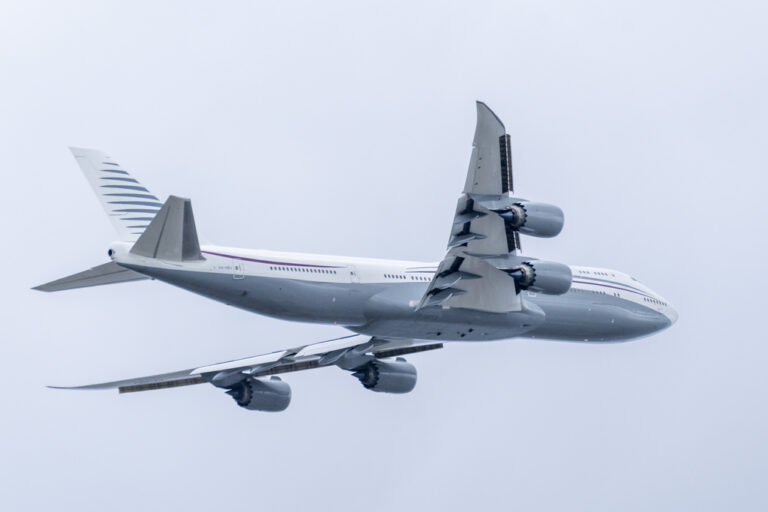 Από το Boeing 747-8 του Τραμπ στα διαμάντια της Μπάιντεν και τα ρουμπίνια της Ομπάμα – Πώς ηγέτες «καλοπιάνουν» με δώρα τους προέδρους των ΗΠΑ