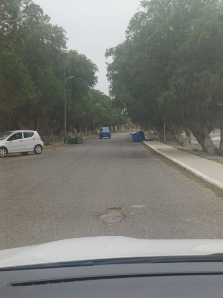 Σάρωσαν οι νοτιάδες την Κρήτη – Πτήσεις ακυρώθηκαν, δέντρα και στύλοι κατέρρευσαν - Σκηνές χάους από στεριά ώς αέρα 5 Ακυρώσεις πτήσεων, πτώσεις δέντρων και διακοπές ρεύματος λόγω των ισχυρών νοτιάδων στην Κρήτη