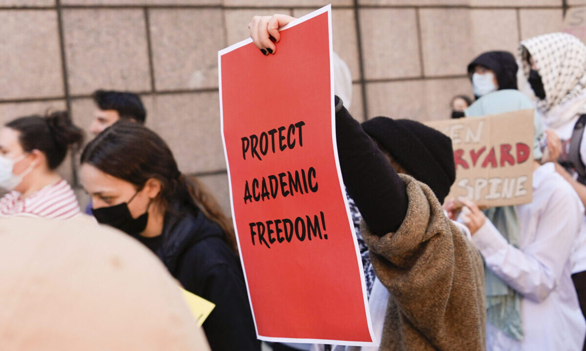 Σύλληψη φιλοπαλαιστινιακών διαδηλωτών στη βιβλιοθήκη του Πανεπιστημίου Κολούμπια