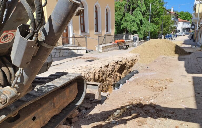 Ξεκίνησε η ανάπλαση του κεντρικού πεζοδρόμου στον δήμο Πολυγύρου