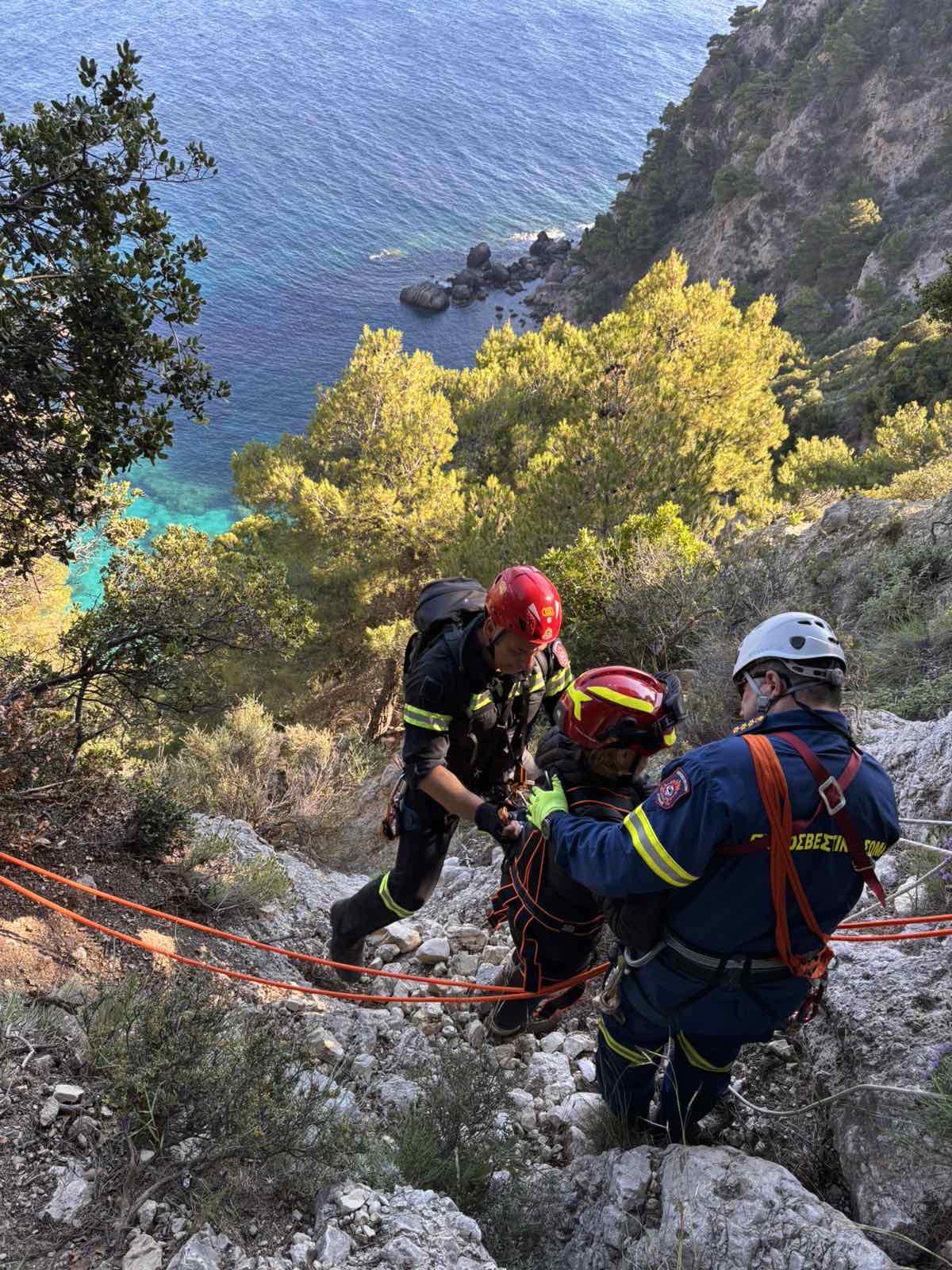Κέρκυρα: Διάσωση τουρίστριας από δύσβατο σημείο στις Έρμονες