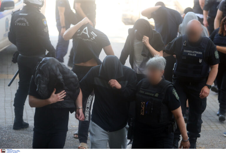 Θεσσαλονίκη: Στα δικαστήρια οι ανήλικοι συλληφθέντες της “Εθνικιστικής Νεολαίας”