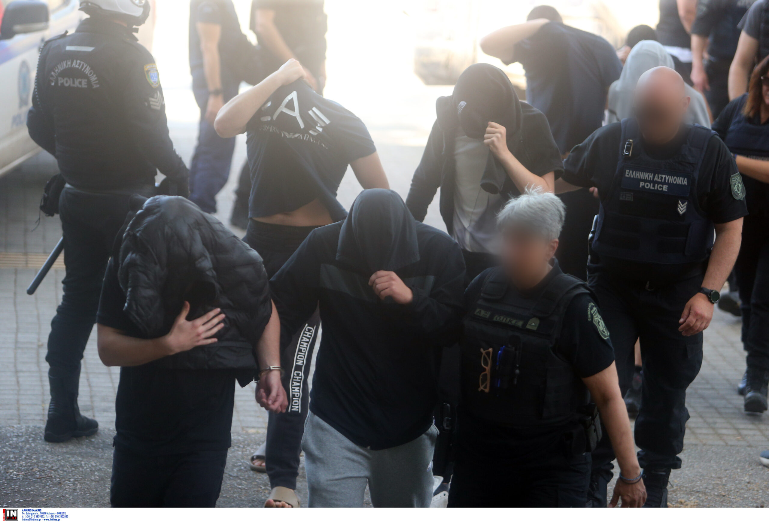 Θεσσαλονίκη: Στα δικαστήρια οι ανήλικοι συλληφθέντες της “Εθνικιστικής Νεολαίας”