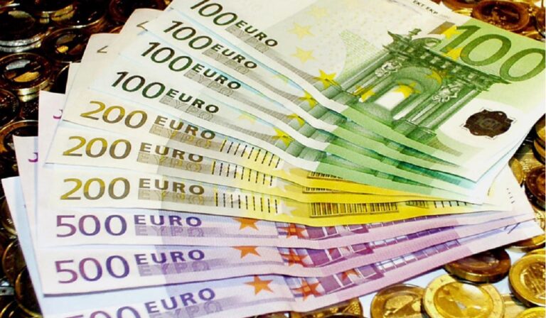 ΦΠΑ: Ταχύτερες οι επιστροφές – Άμεσα τα πρόστιμα στους εκπρόθεσμους