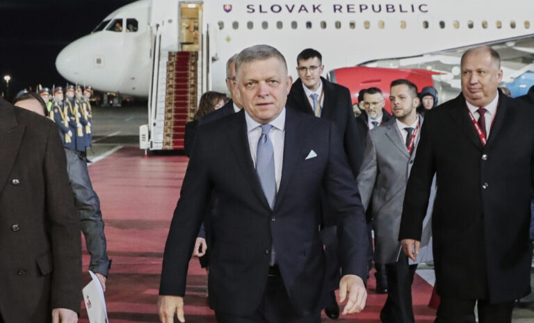 Η Γαλλία επικρίνει την παρουσία του πρωθυπουργού της Σλοβακίας στη Μόσχα