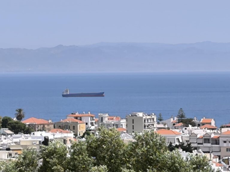 Την εξαφάνιση ναυτικού δήλωσε καπετάνιος φορτηγού πλοίου έξω από το λιμάνι της Μυτιλήνης