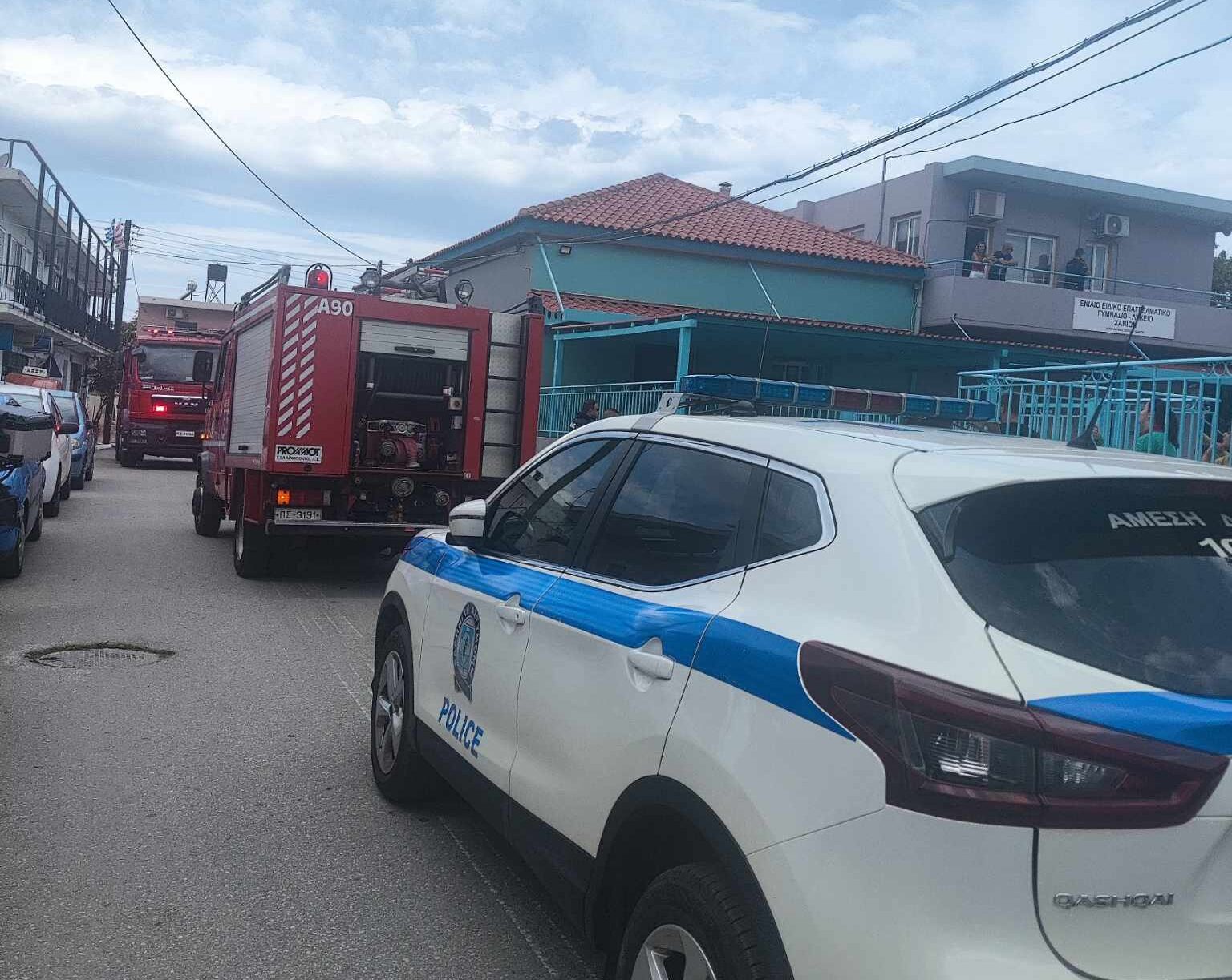 Χανιά: Κινητοποίηση της Πυροσβεστικής για εστία φωτιάς σε αυλή σχολείου