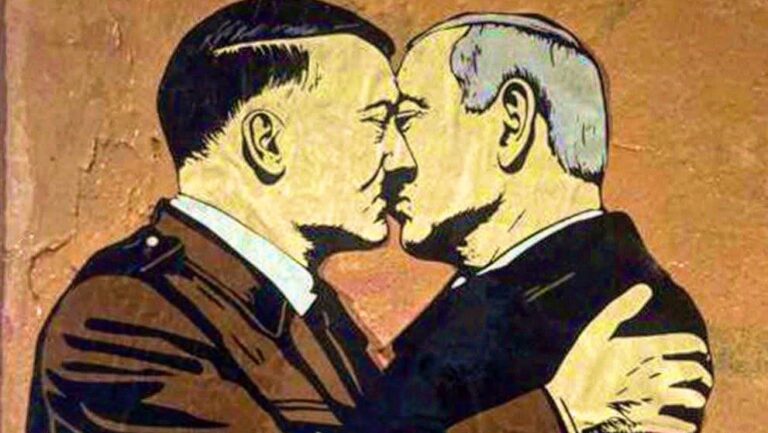 «Ο Νετανιάχου φιλά στο στόμα τον Χίτλερ» – Το γκράφιτι της καλλιτέχνιδας δρόμου Laika στη Ρώμη που έχει στόχο να σοκάρει