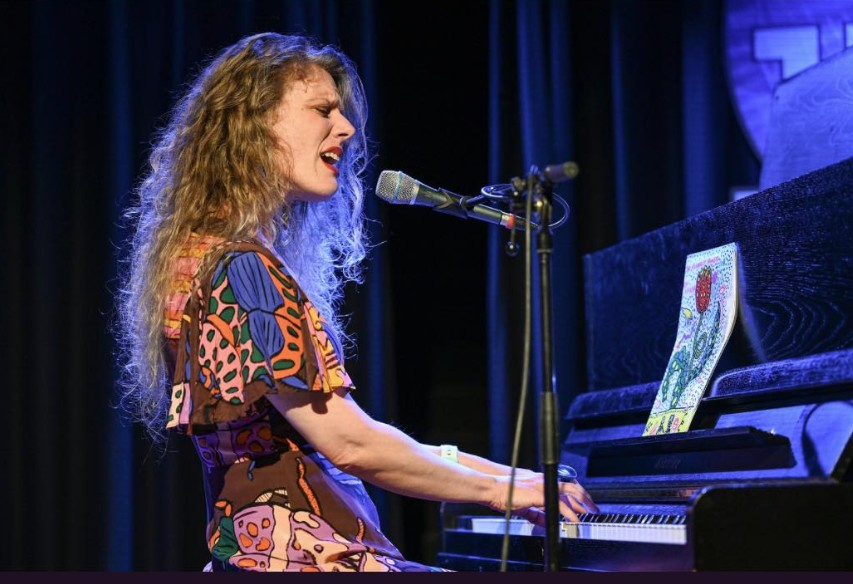 Η πολυβραβευμένη Jazz vocalist Kristin Berardi επιστρέφει στην Αθήνα για μια μοναδική εμφάνιση στις 15 Μαΐου με το P-A-TΗ Trio