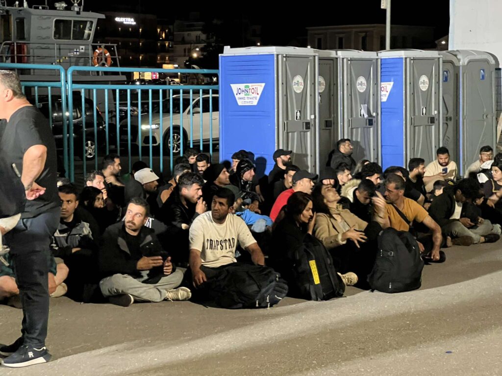 Καλαμάτα: Από τη Μαρμαρίδα της Τουρκίας ξεκίνησαν οι 81 διασωθέντες – Ένα μικρό κορίτσι στο νοσοκομείο