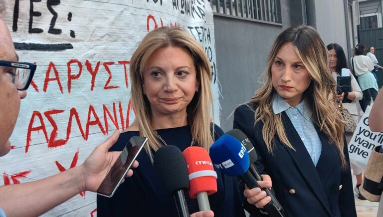 Στην Πάτρα η Μαρία Καρυστιανού: «Θέλω να μάθω γιατί κάηκε το παιδί μου»
