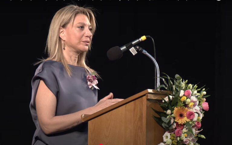 Σύρος: Τιμητική εκδήλωση για την Μαρία Καρυστιανού