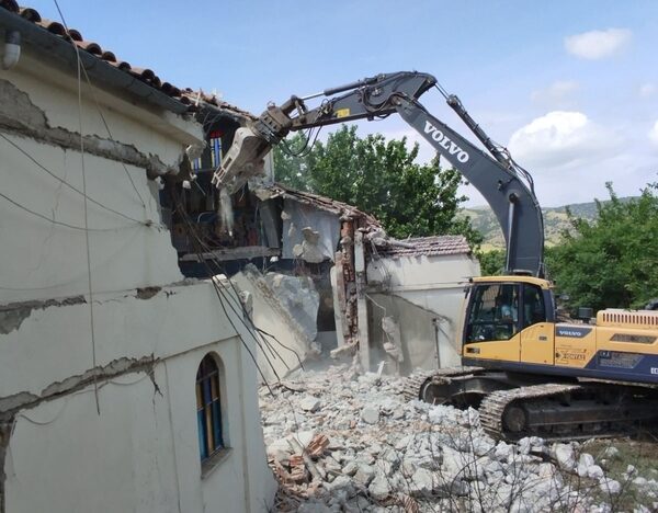 Κατεδαφίζεται ο Ναός του Αγ. Νικολάου στο Κουτσόχερο – Είχε υποστεί ζημιές από τον σεισμό του 2021