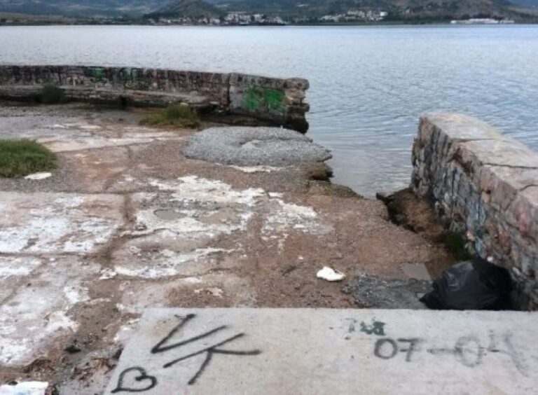 Στη Βουλή η επικίνδυνη καθυστέρηση αποκατάστασης για τον κυματοθραύστη του Βόλου