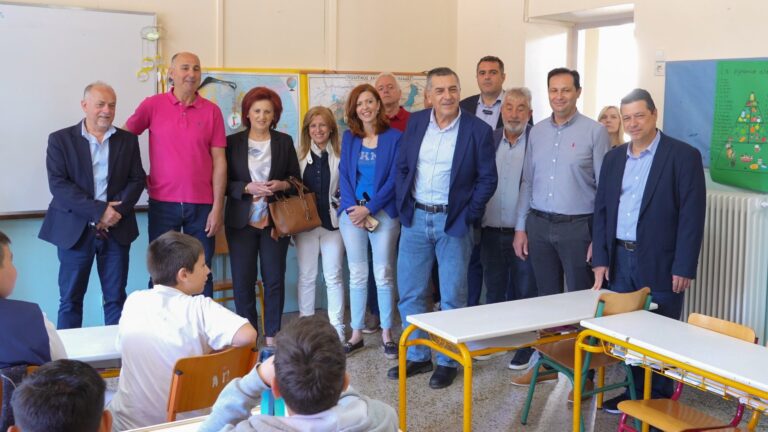 Σε σχολικές μονάδες του δήμου Σοφάδων ο Δ. Κουρέτας