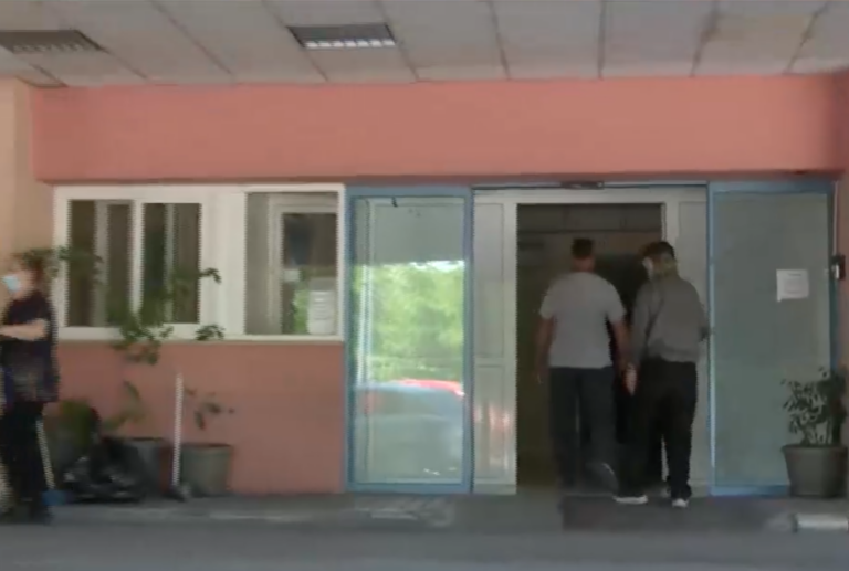 Λάρισα: Μητέρα συνελήφθη για κακοποίηση των παιδιών της- Φέρουν σημάδια από κάψιμο τσιγάρου