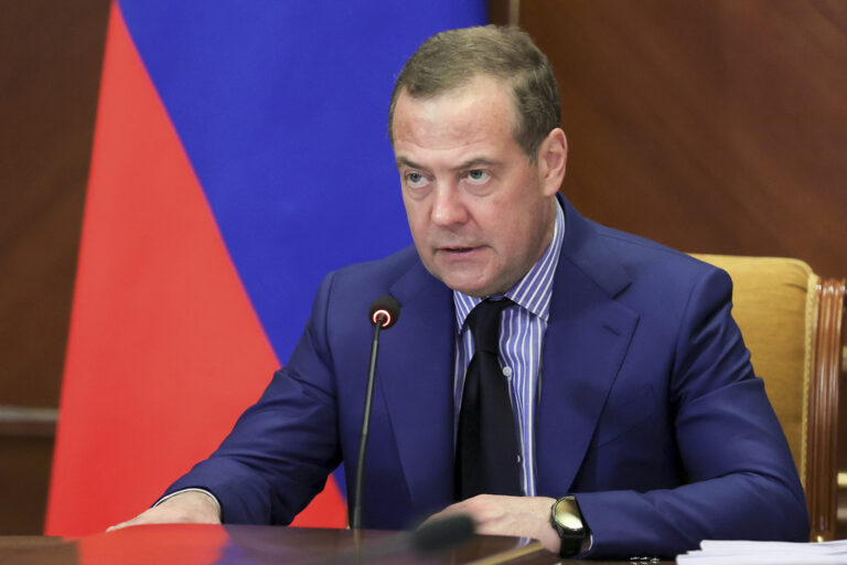 Ντ. Μεντβέντεφ: Ο Τραμπ ανάγκασε το Κίεβο να πληρώσει για αμερικανική βοήθεια