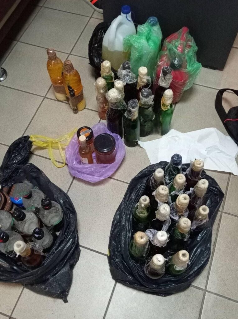 Εντοπίστηκαν βόμβες μολότοφ μέσα στο Αριστοτέλειο Πανεπιστήμιο Θεσσαλονίκης (εικόνες)