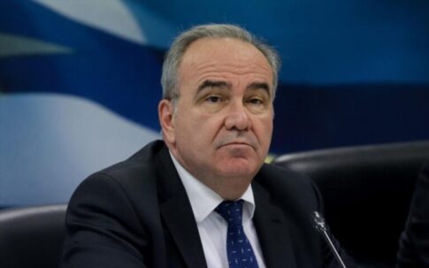 Ανατροπή αυτοκινήτου στην ΠΑΘΕ: Με ελαφρά τραύματα η μητέρα και τρία ανήλικα παιδιά