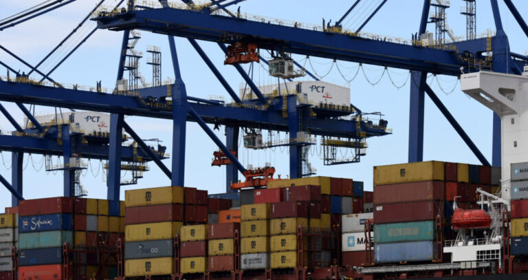 Στα 8,3 δισ. ευρώ το εμπορικό έλλειμμα το α’ τρίμηνο – Μειώθηκαν οι εξαγωγές, αυξήθηκαν οι εισαγωγές