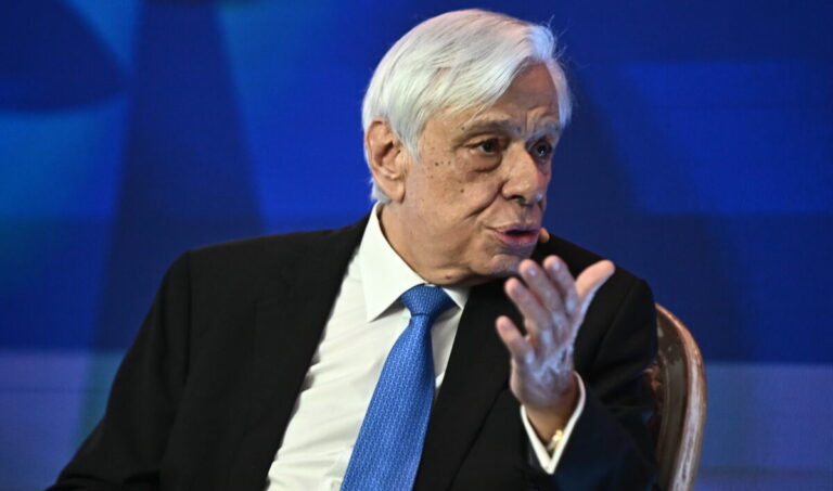 Π. Παυλόπουλος για Π. Μολυβιάτη: «Η απώλειά του αφήνει πραγματικά ένα δυσαναπλήρωτο κενό στη δημόσια ζωή του τόπου»