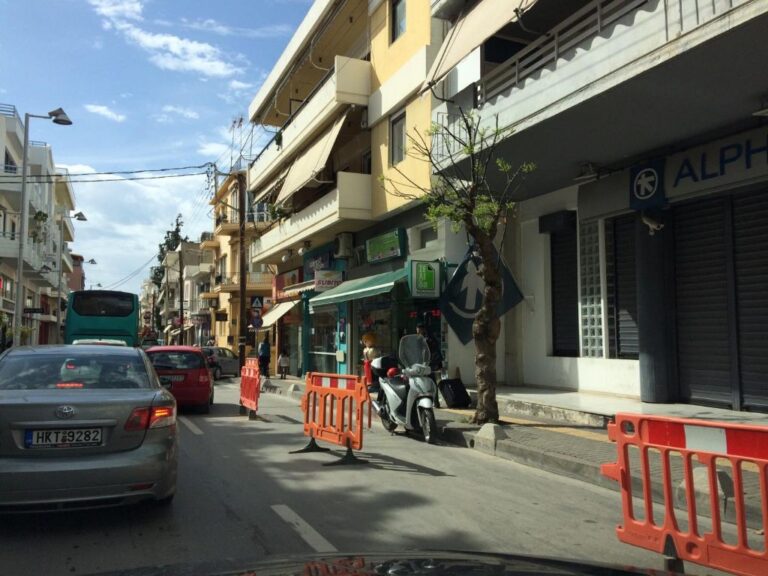 Κλειστή η κεντρική λεωφόρος του Ρεθύμνου λόγω εργασιών κατεδάφισης